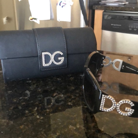 Designer sunglasses - Picture 3 of 4